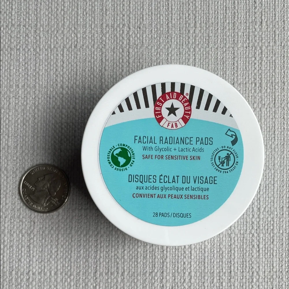 First Aid Beauty Facial Radiance Pads 28 pads